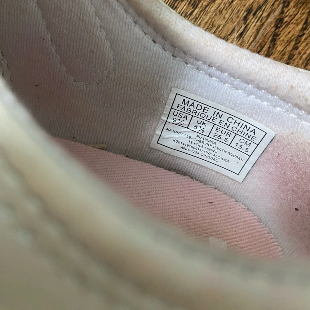 Keds- Daphne flower white pearlized toddler girl size 9.5 Mary Jane t-strap shoe